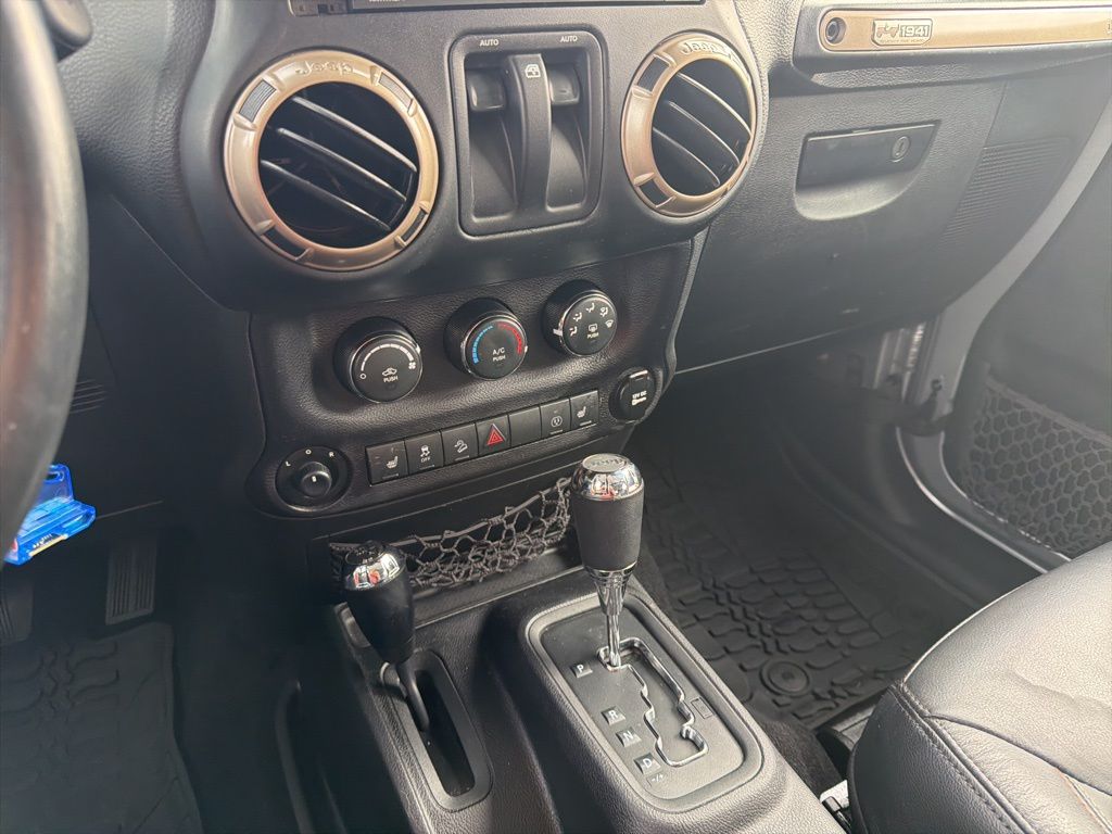 Thumbnail: 2017 Jeep Wrangler - 25