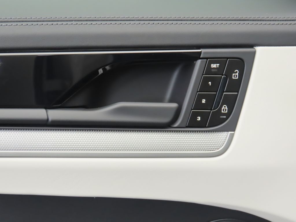 Thumbnail: 2025 Porsche Cayenne - 26
