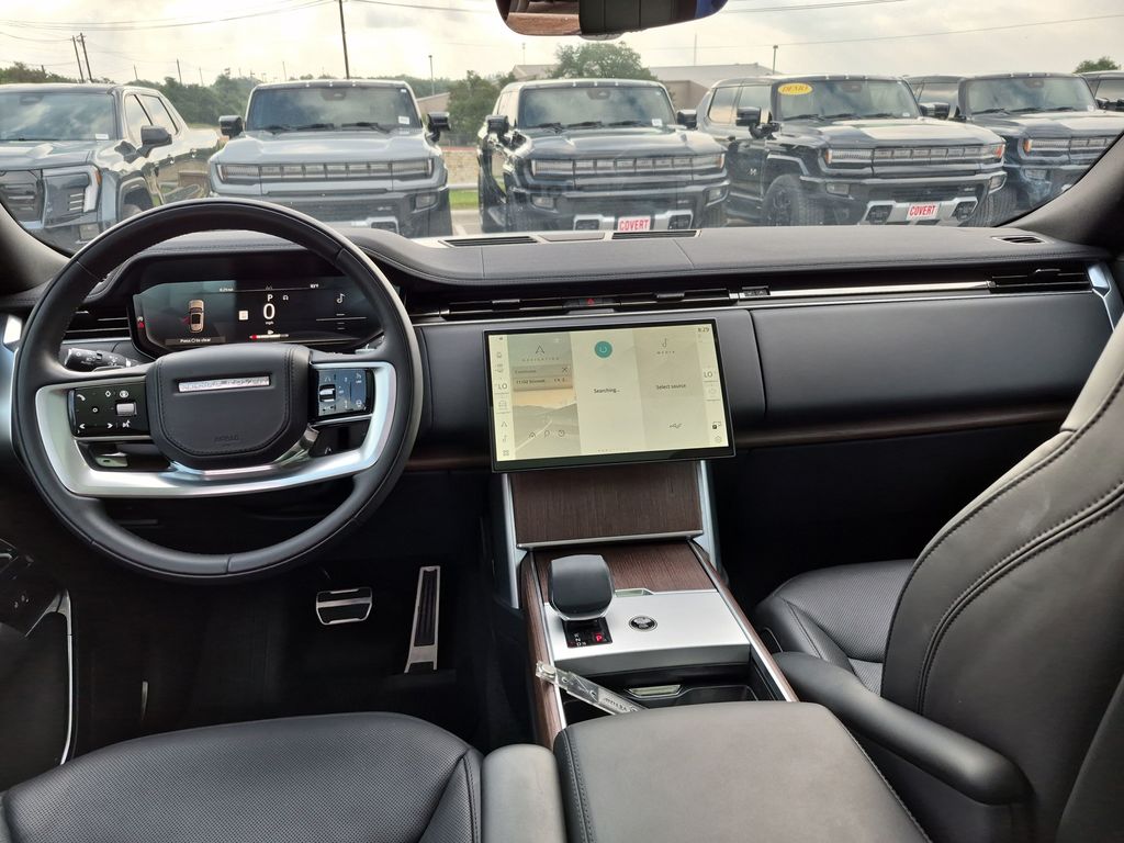 Used 2024 White Land Rover SE image 27