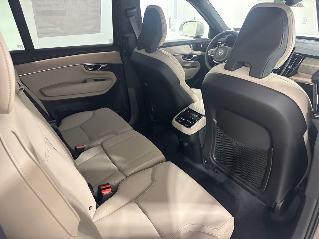 New 2026  Volvo B6 Plus 7-Seater image 24