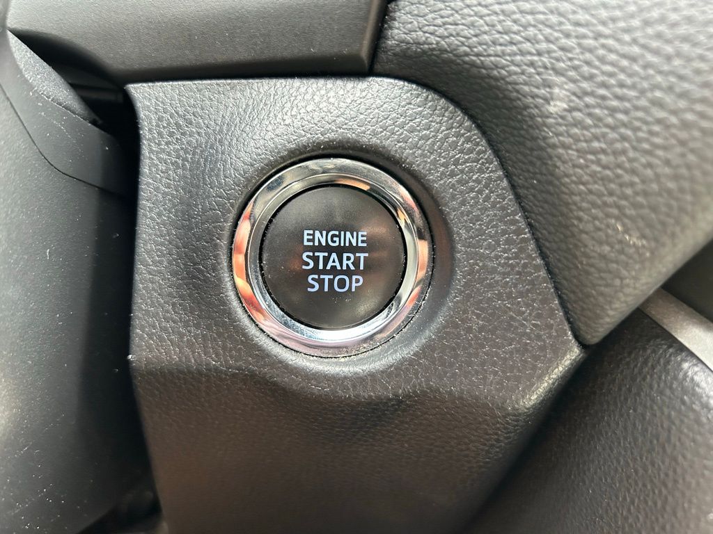 Thumbnail: 2022 Toyota RAV4 - 28