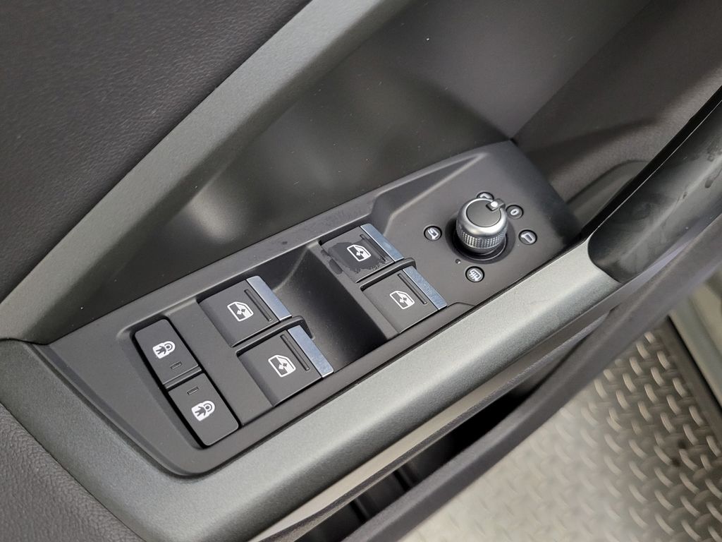 Thumbnail: 2023 Audi Q3 - 29