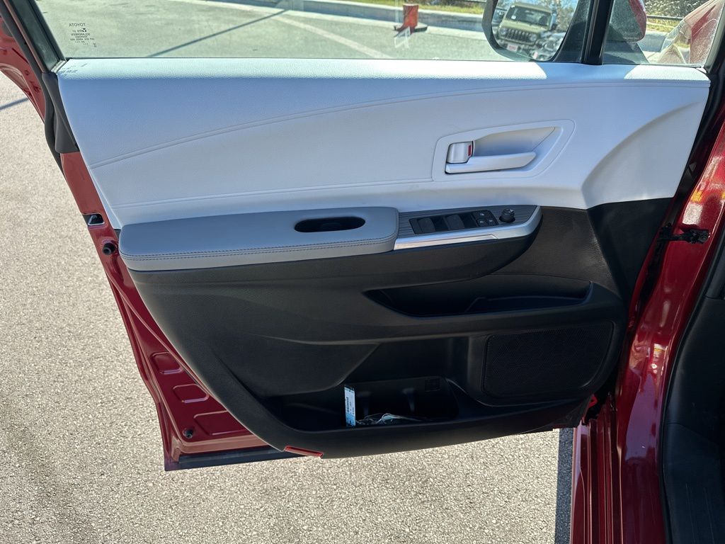 Used Car 2025 Toyota Sienna  Le For Sale Under $40,000 In Austin, Texas