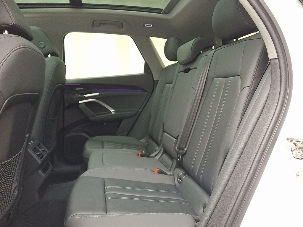 Thumbnail: 2025 Audi Q5 - 10