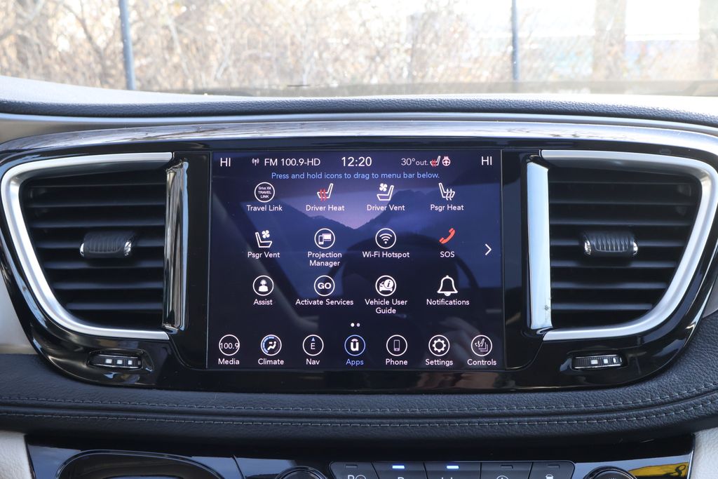 Thumbnail: 2018 Chrysler Pacifica - 15