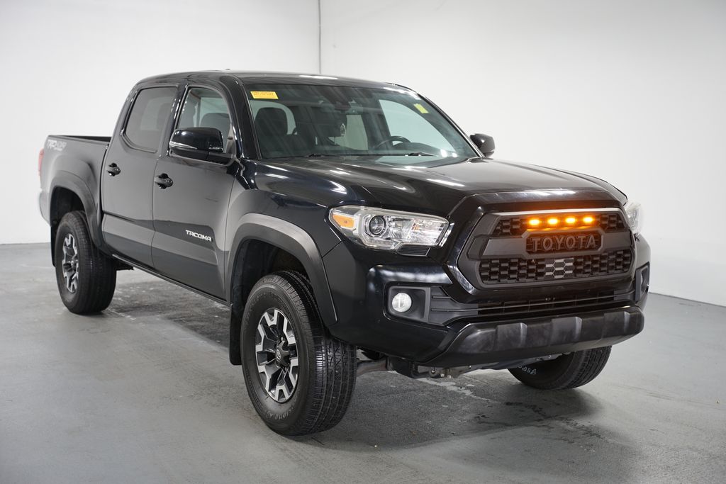 Thumbnail: 2019 Toyota Tacoma - 3