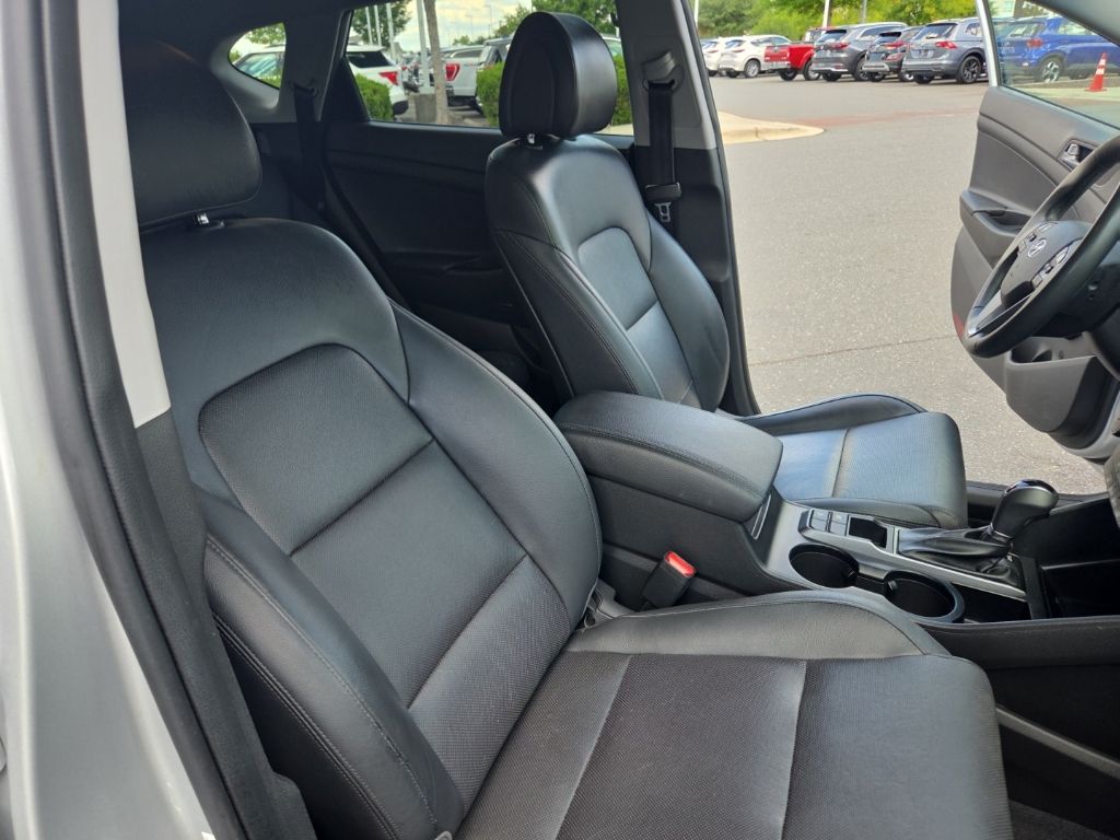 Used 2017 Silver Hyundai SE Plus image 34