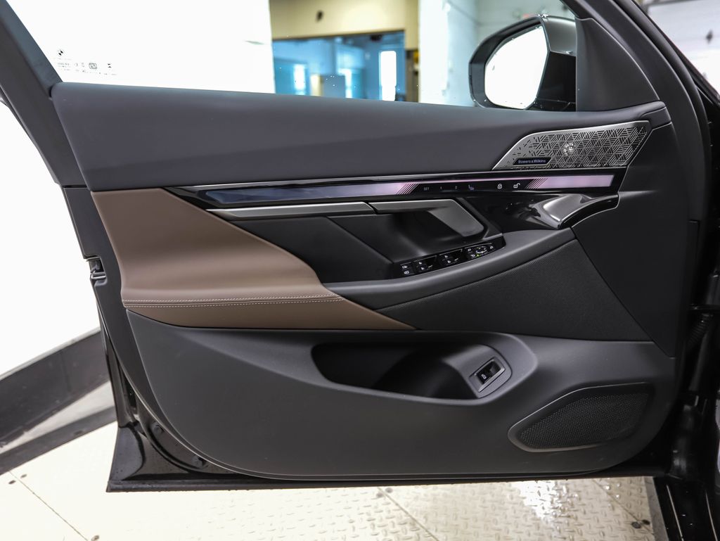Thumbnail: 2027 BMW 5 Series - 9