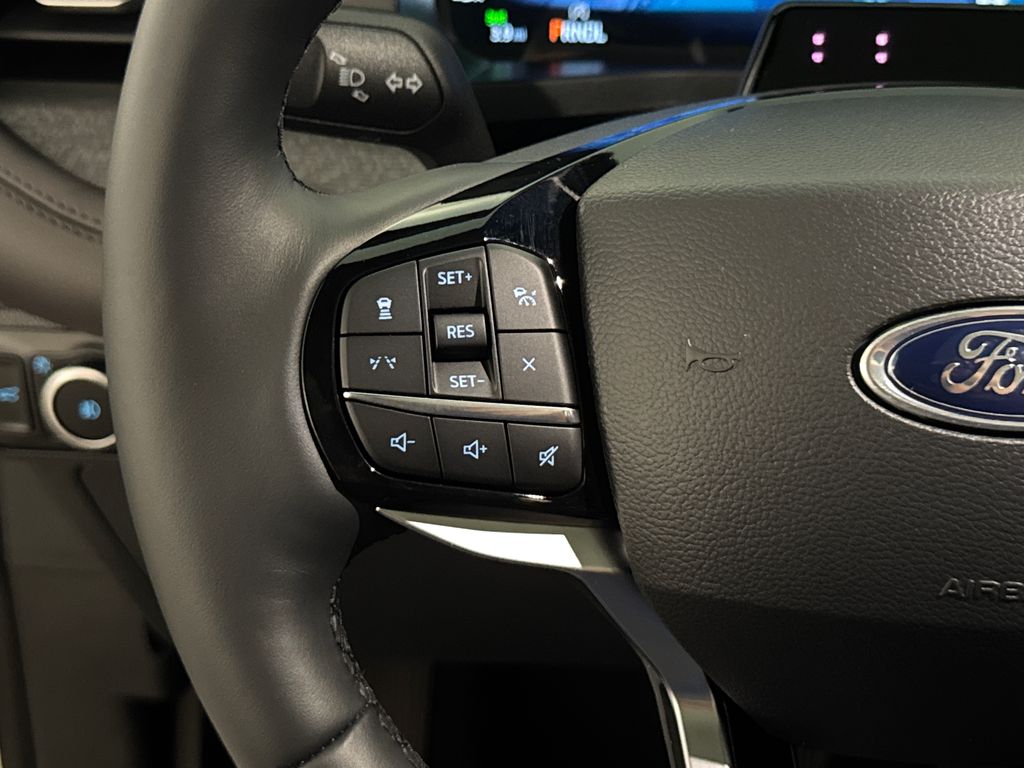 New 2026 White Ford Platinum image 38