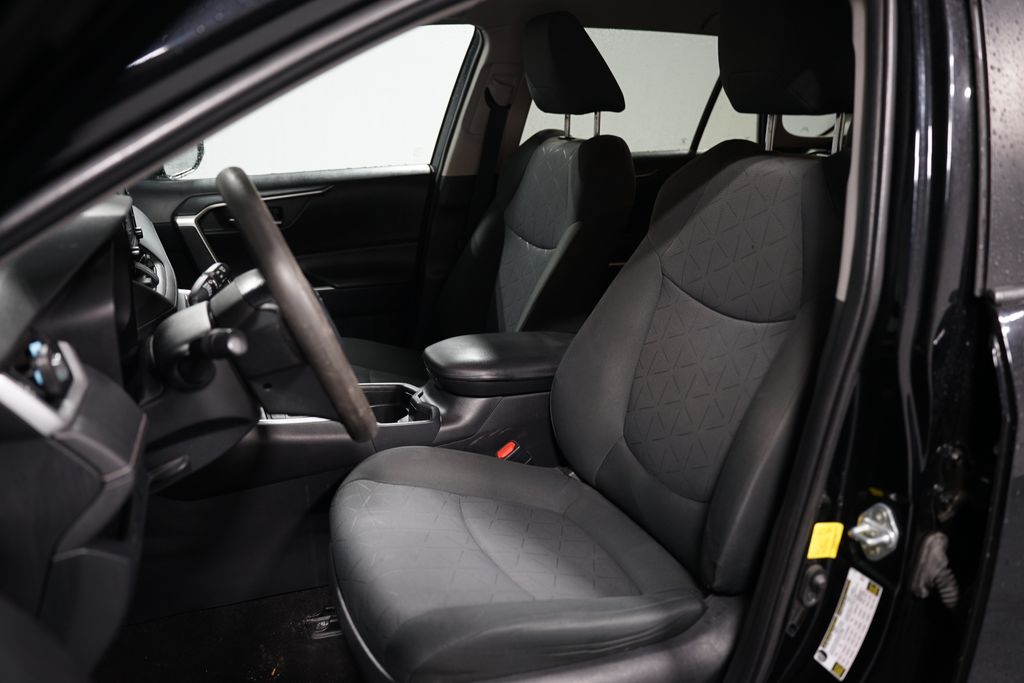 2020 Toyota RAV4 XLE 6