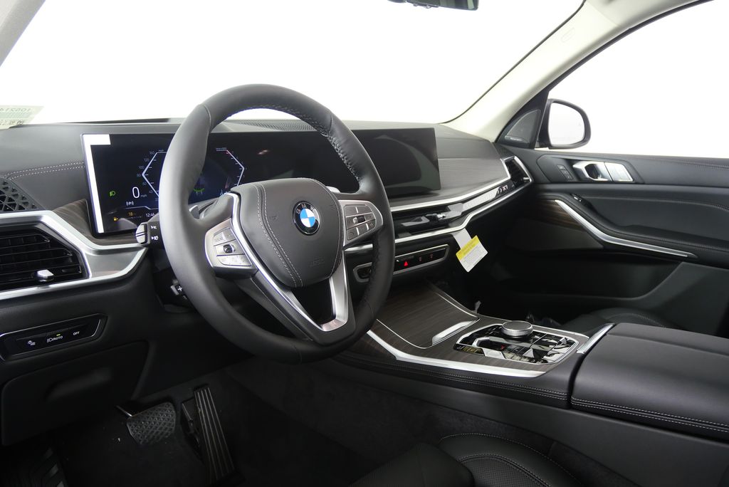 Thumbnail: 2026 BMW X7 - 12