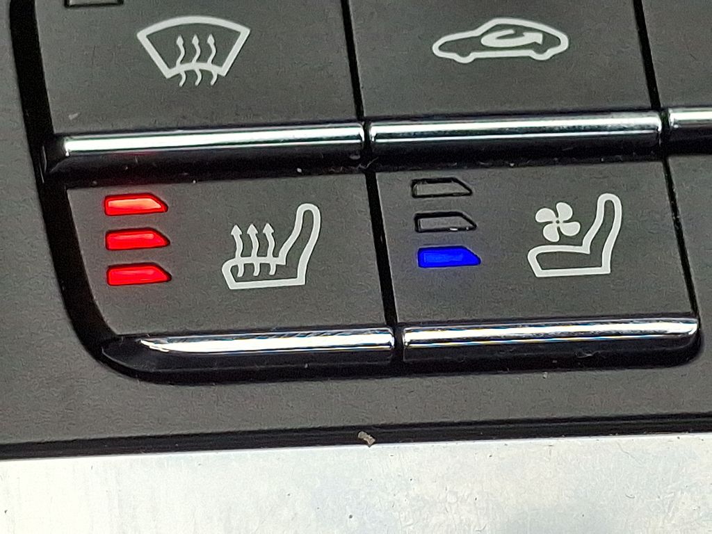 Thumbnail: 2017 Porsche 911 - 25