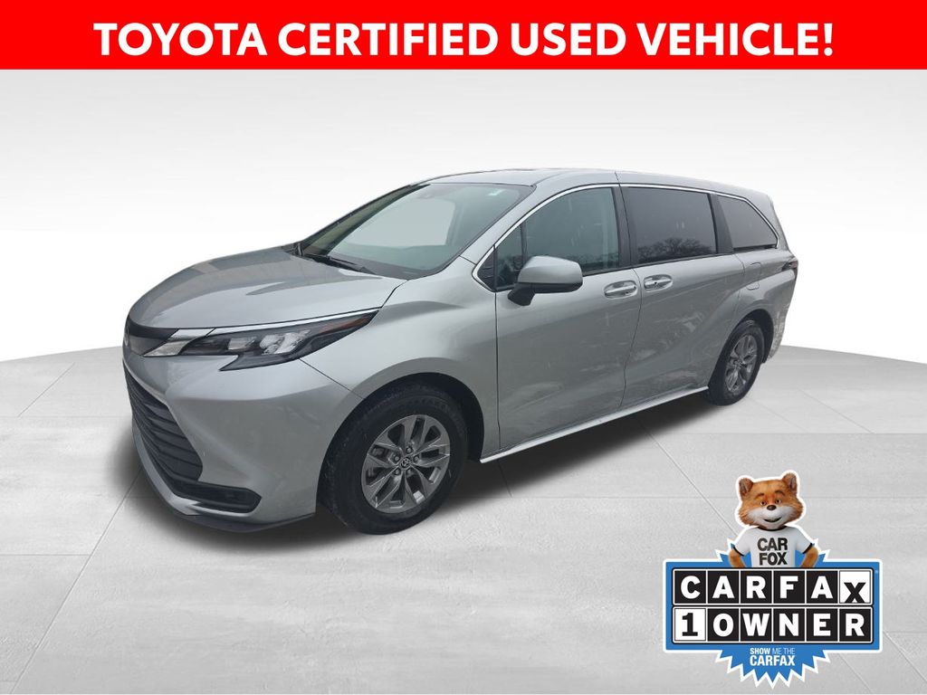 2024 Toyota Sienna LE 8-Passenger AWD