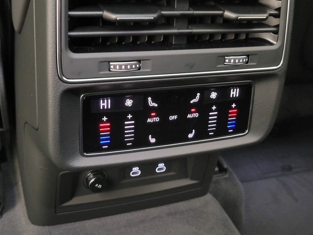 Thumbnail: 2026 Audi Q8 - 23