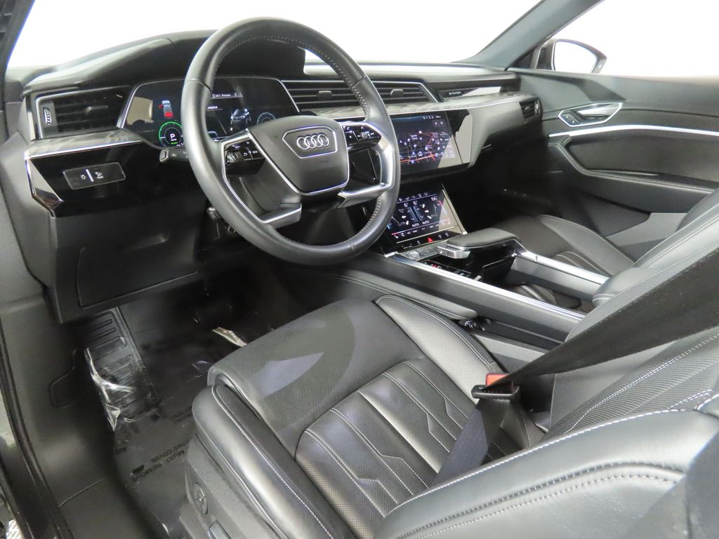 Thumbnail: 2019 Audi e-tron - 25