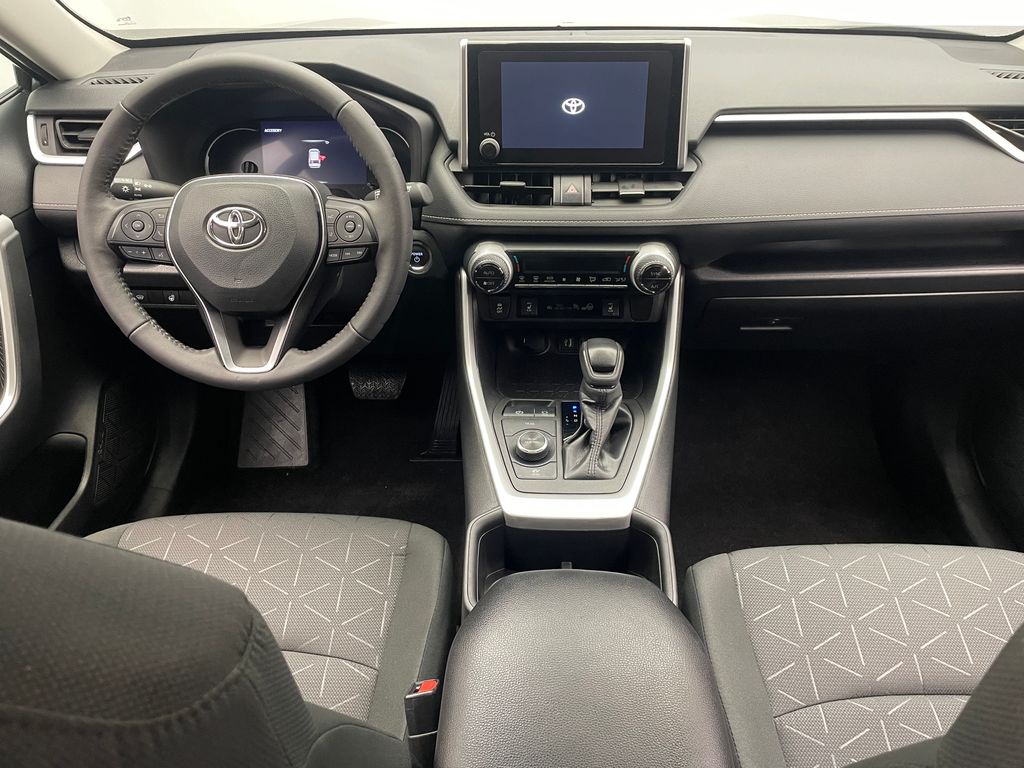 2024 Toyota RAV4 XLE 19