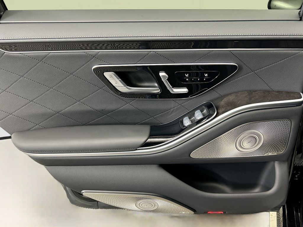 Thumbnail: 2024 Mercedes-Benz S-Class - 25