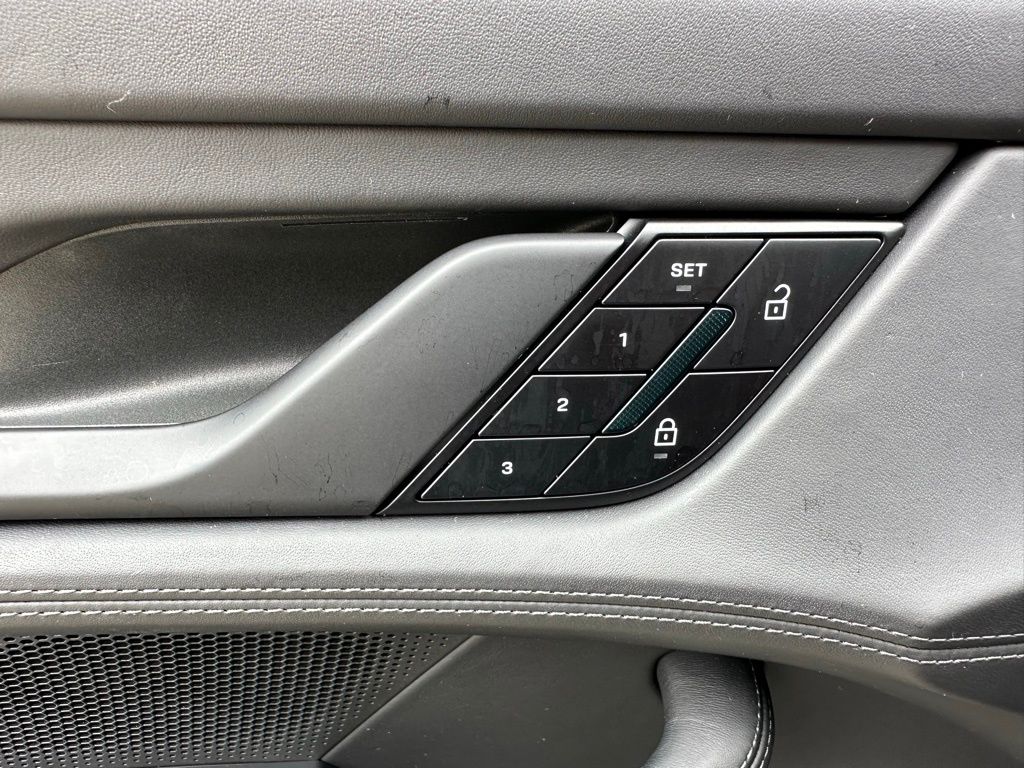 Thumbnail: 2023 Porsche Taycan - 15