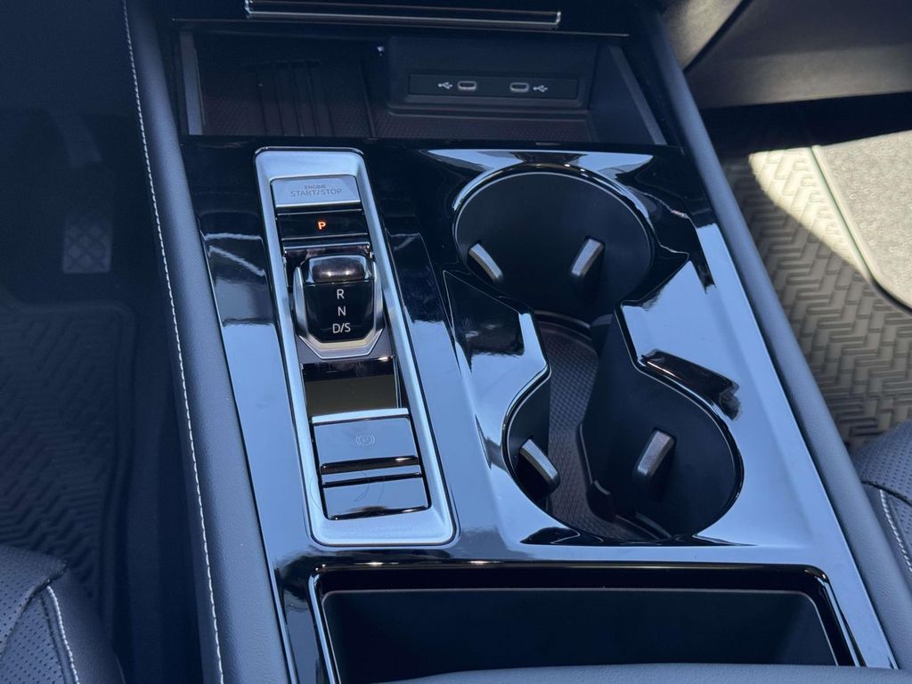New 2026 Black Volkswagen 2.0T SE w/Technology image 21