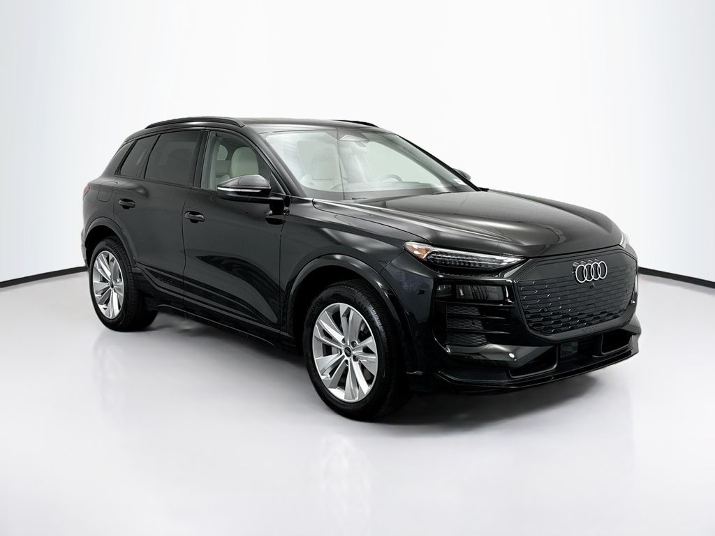 Thumbnail: 2025 Audi Q6 e-tron - 3
