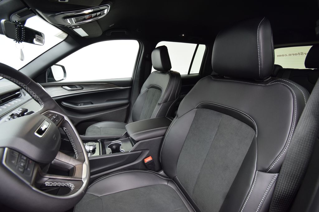 new 2026 Jeep Grand Cherokee car, priced at $47,476