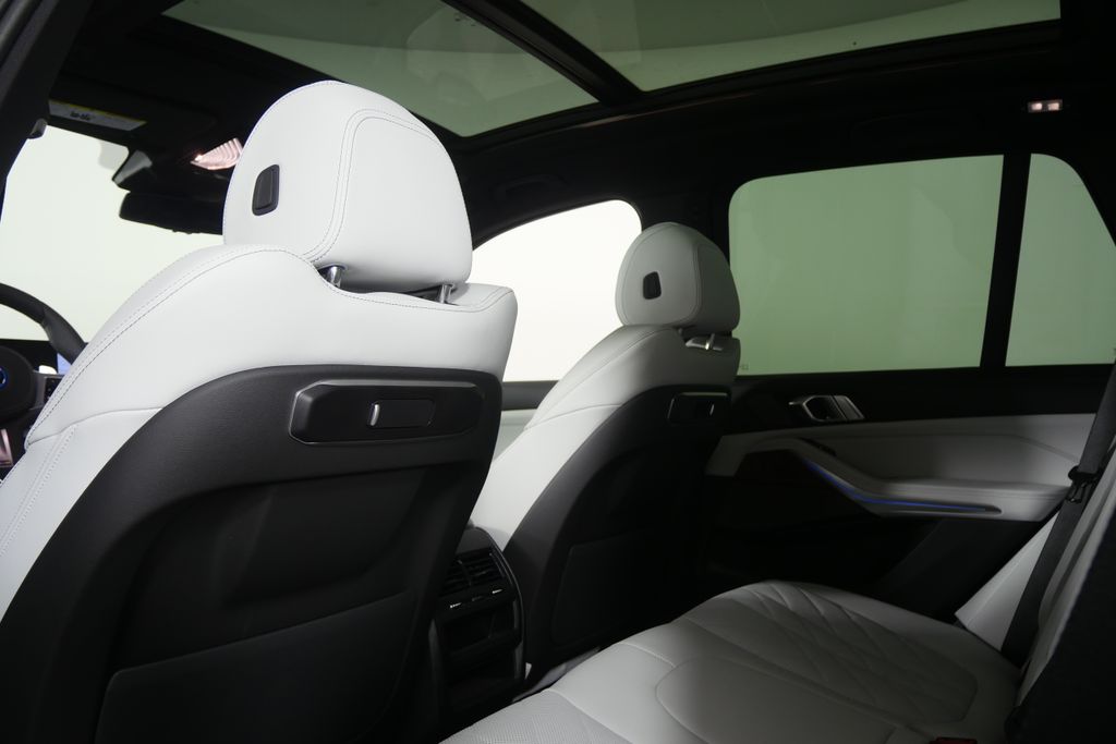Thumbnail: 2026 BMW X5 - 16