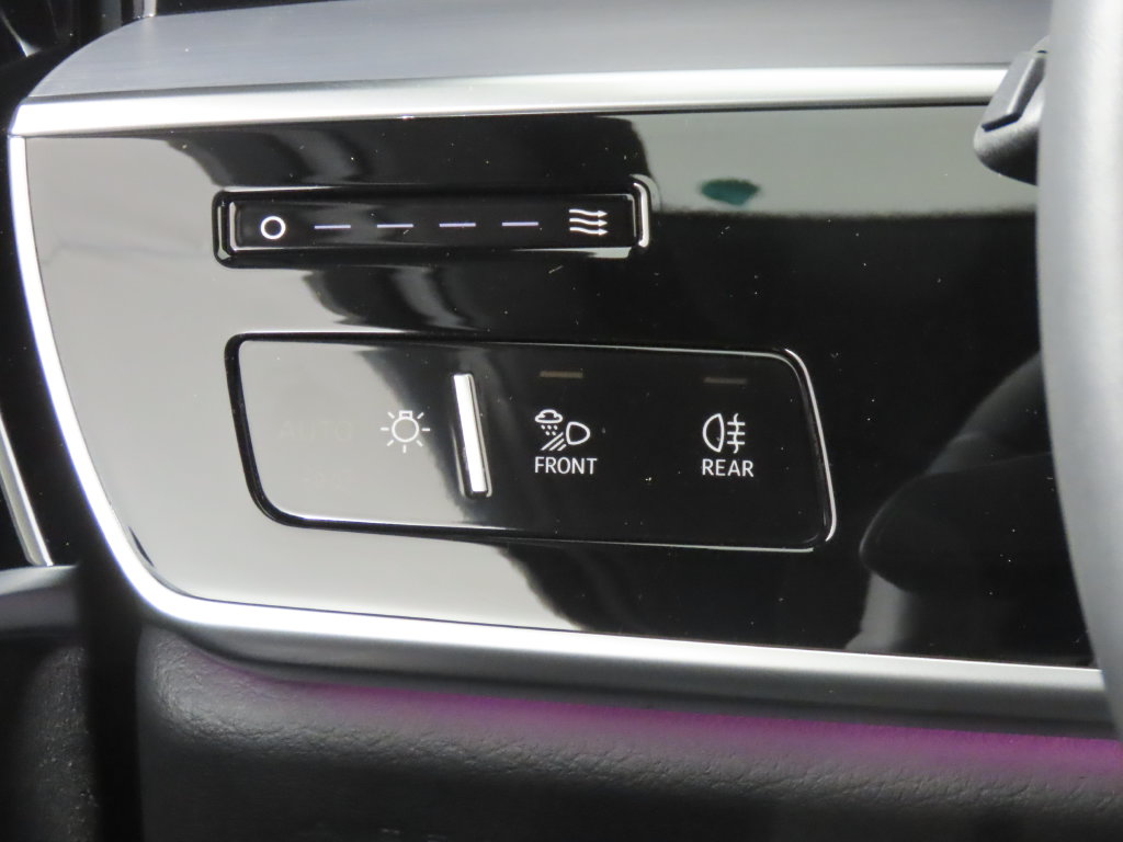 Thumbnail: 2025 Audi A8 - 20