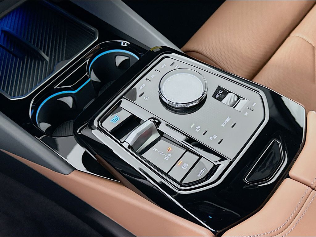 Thumbnail: 2026 BMW i5 - 15