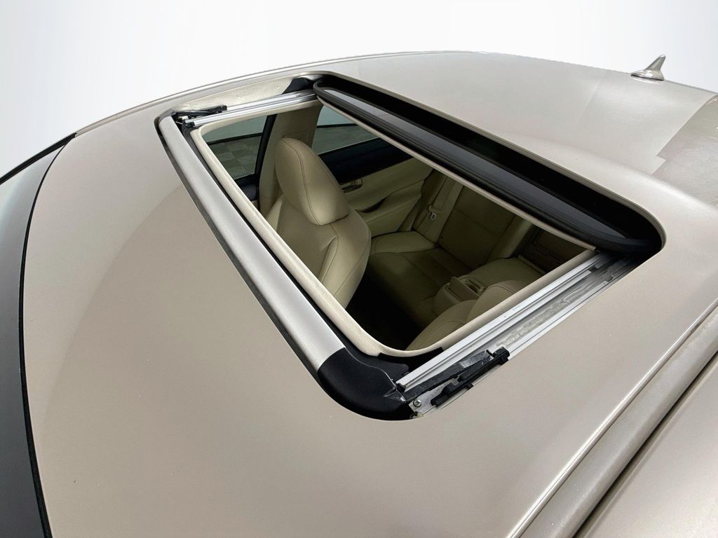 Thumbnail: 2014 Lexus ES - 22
