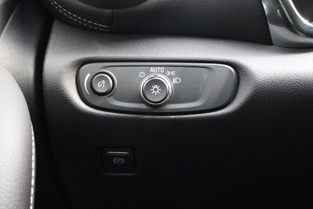 Thumbnail: 2023 Chevrolet Blazer - 32