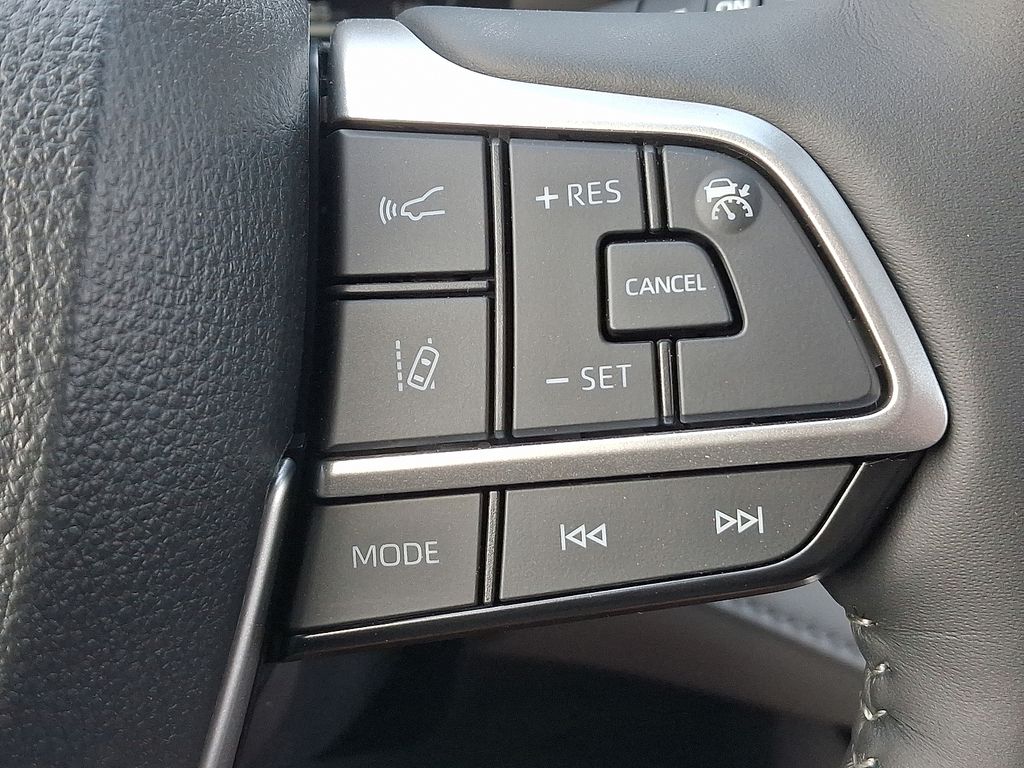 Thumbnail: 2026 Toyota Highlander - 23