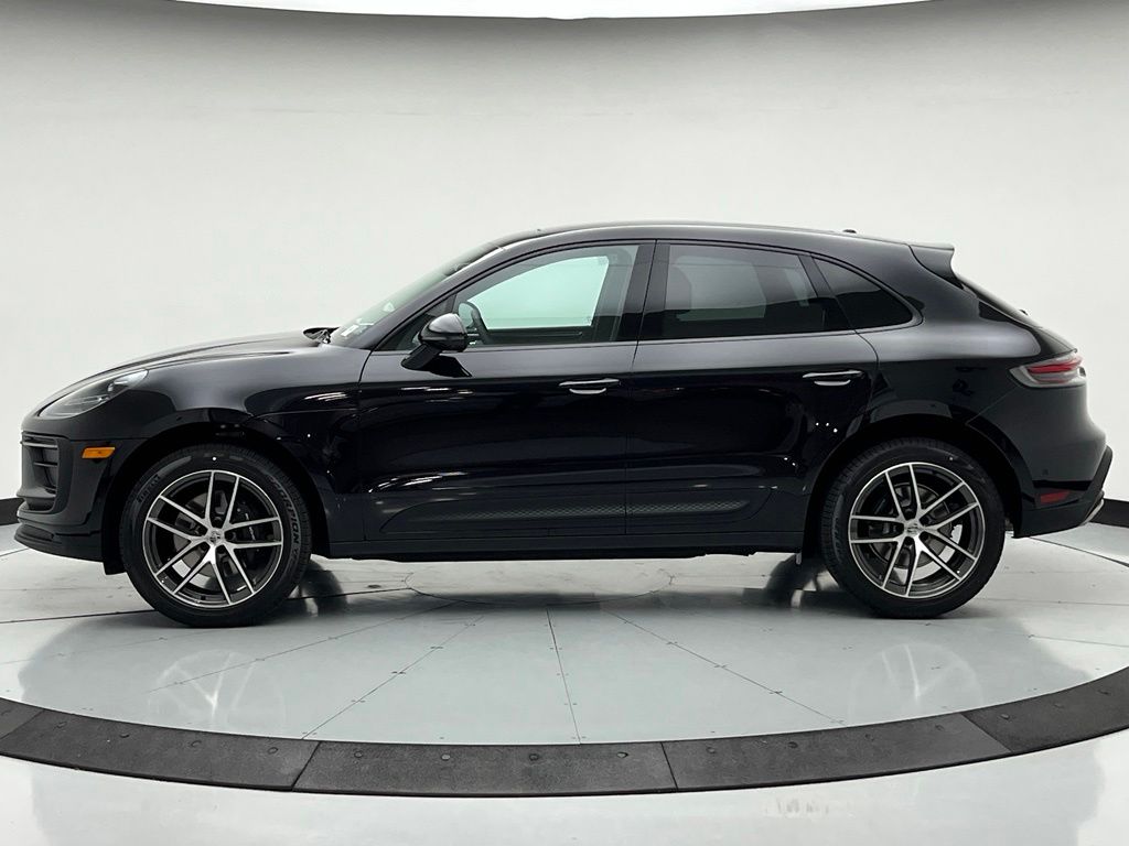 Thumbnail: 2026 Porsche Macan - 2