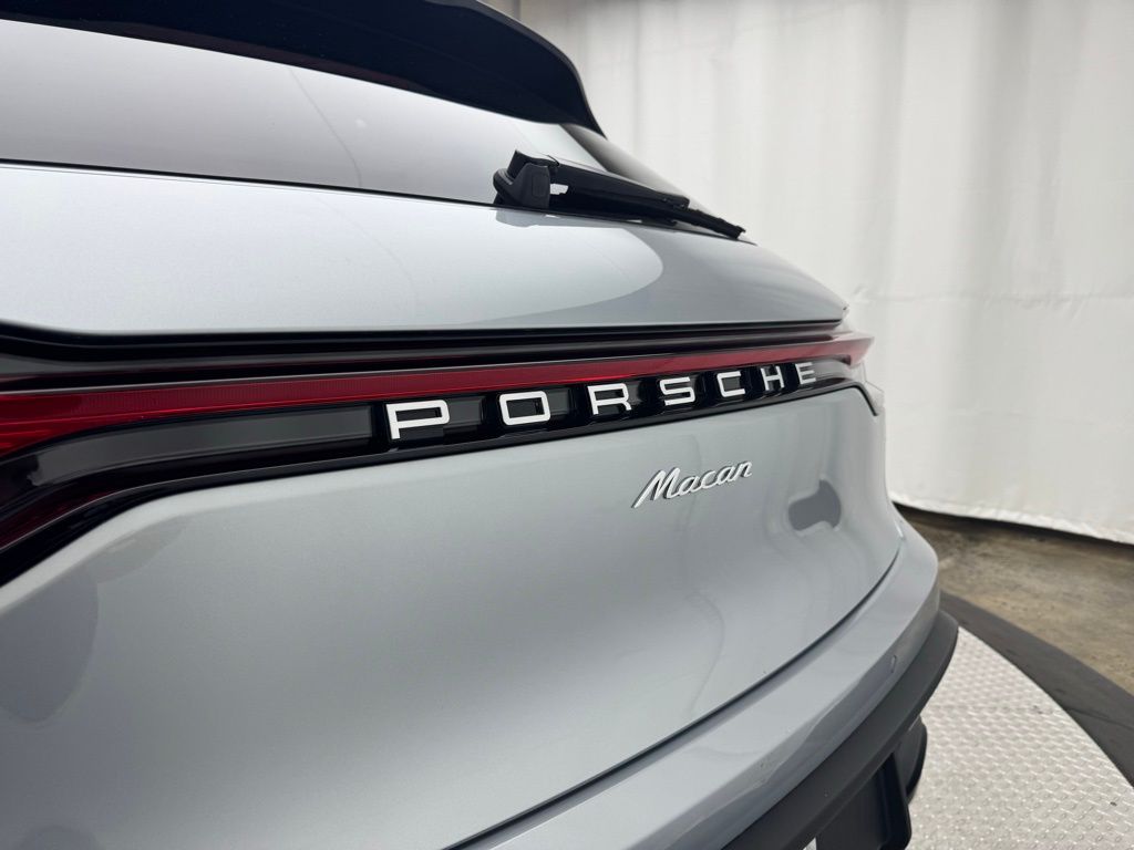 Thumbnail: 2025 Porsche Macan - 10