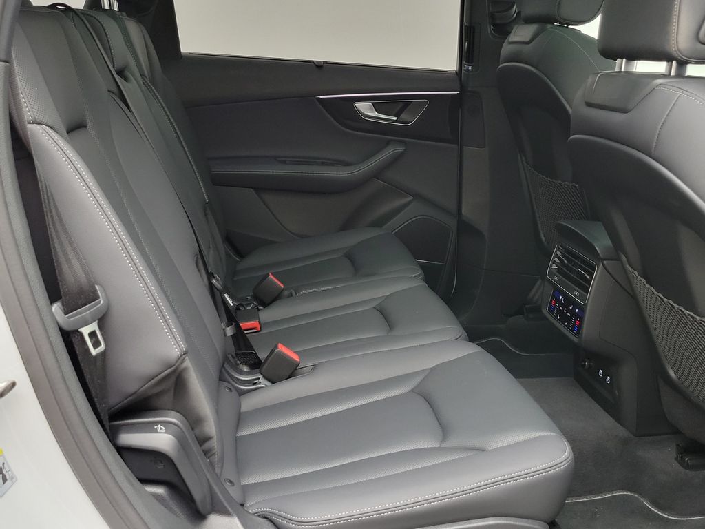 Thumbnail: 2026 Audi Q7 - 17