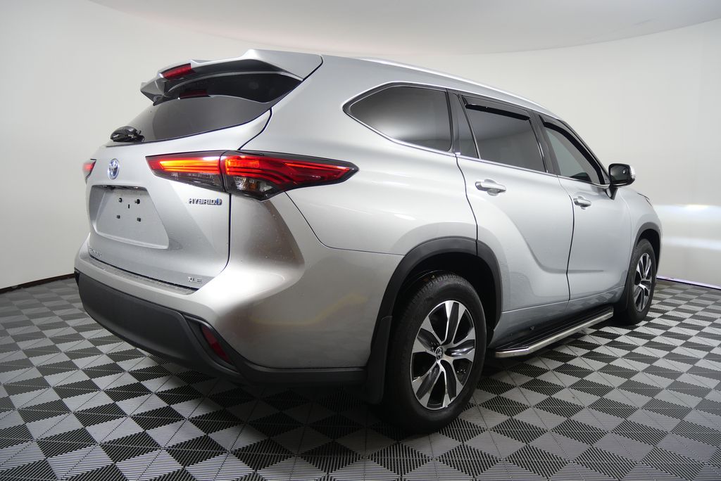 Thumbnail: 2022 Toyota Highlander - 3