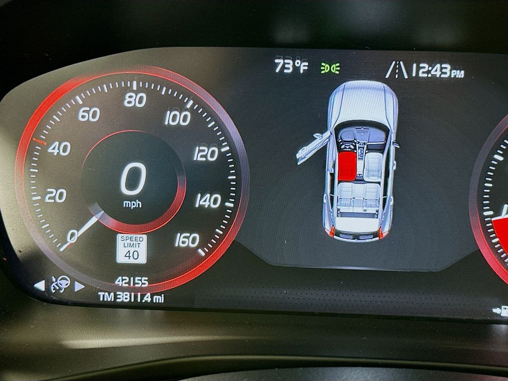 Thumbnail: 2019 Volvo XC40 - 12