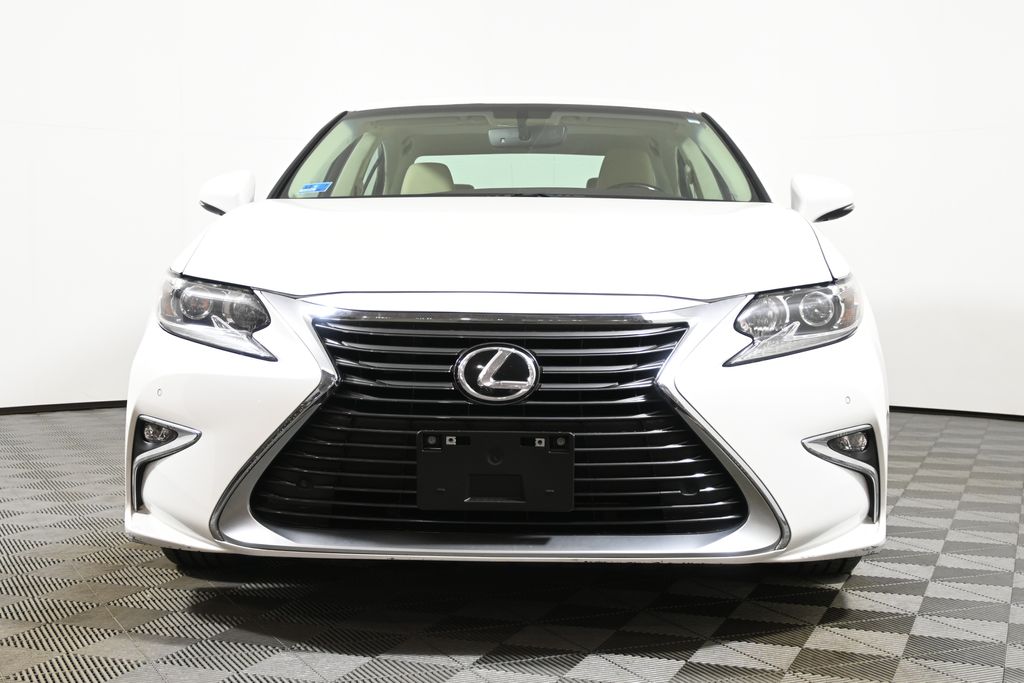 Thumbnail: 2016 Lexus ES - 10