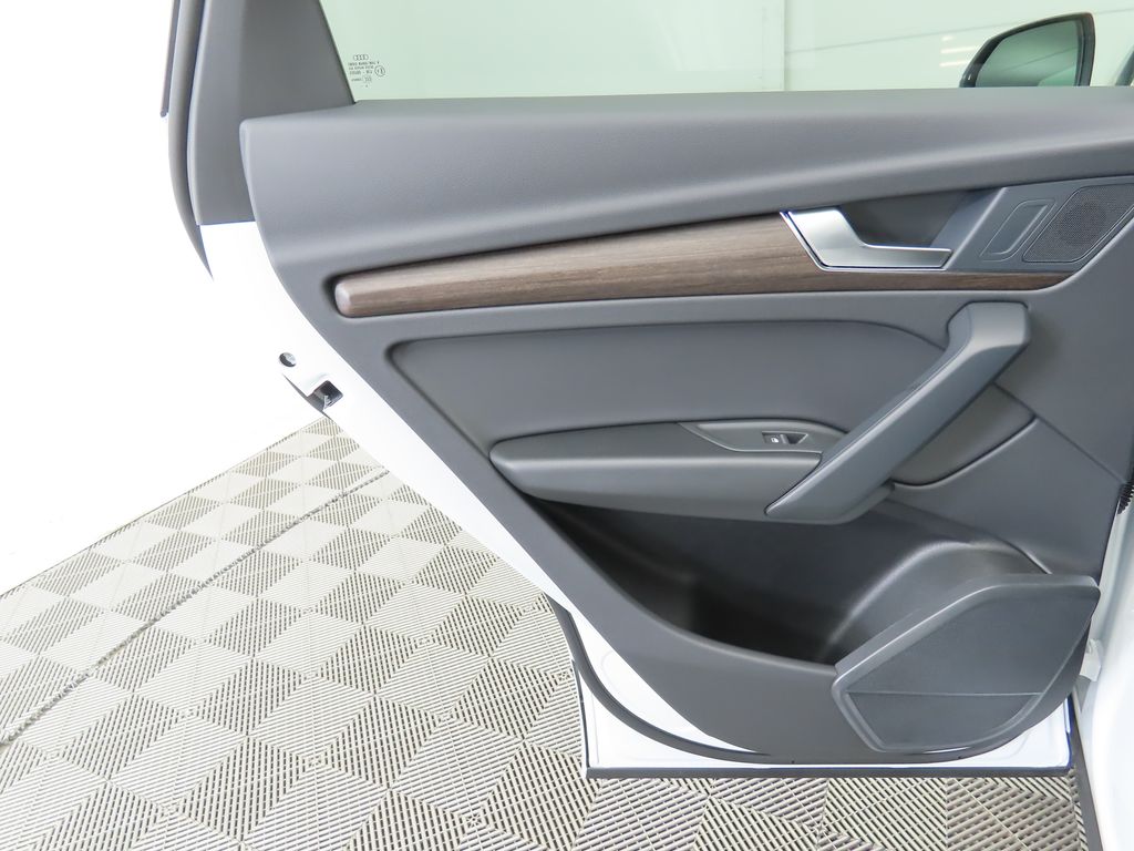 Thumbnail: 2025 Audi Q5 - 26