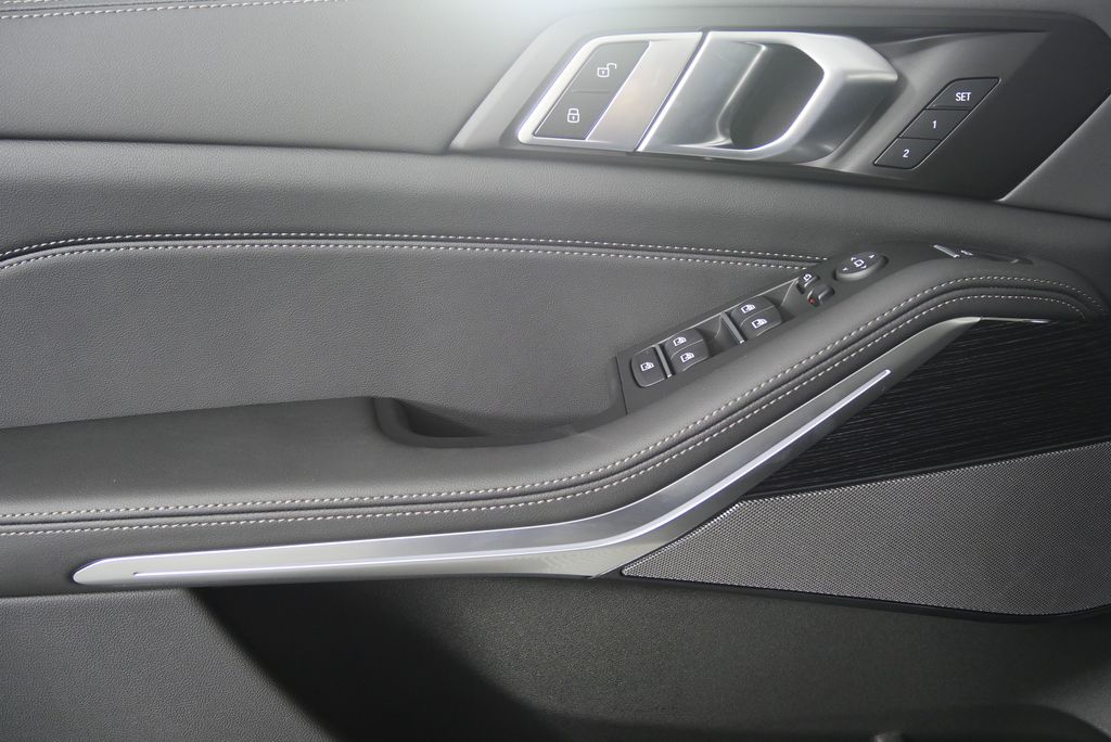 Thumbnail: 2026 BMW X5 - 9