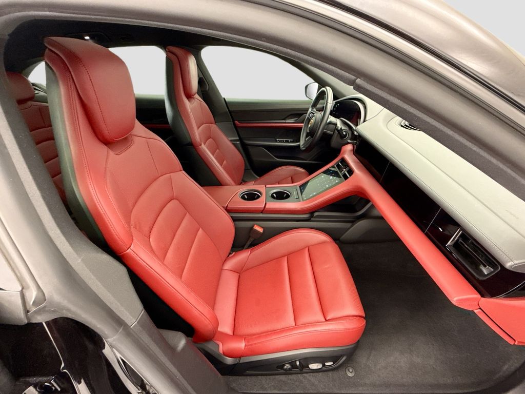 Thumbnail: 2022 Porsche Taycan - 21