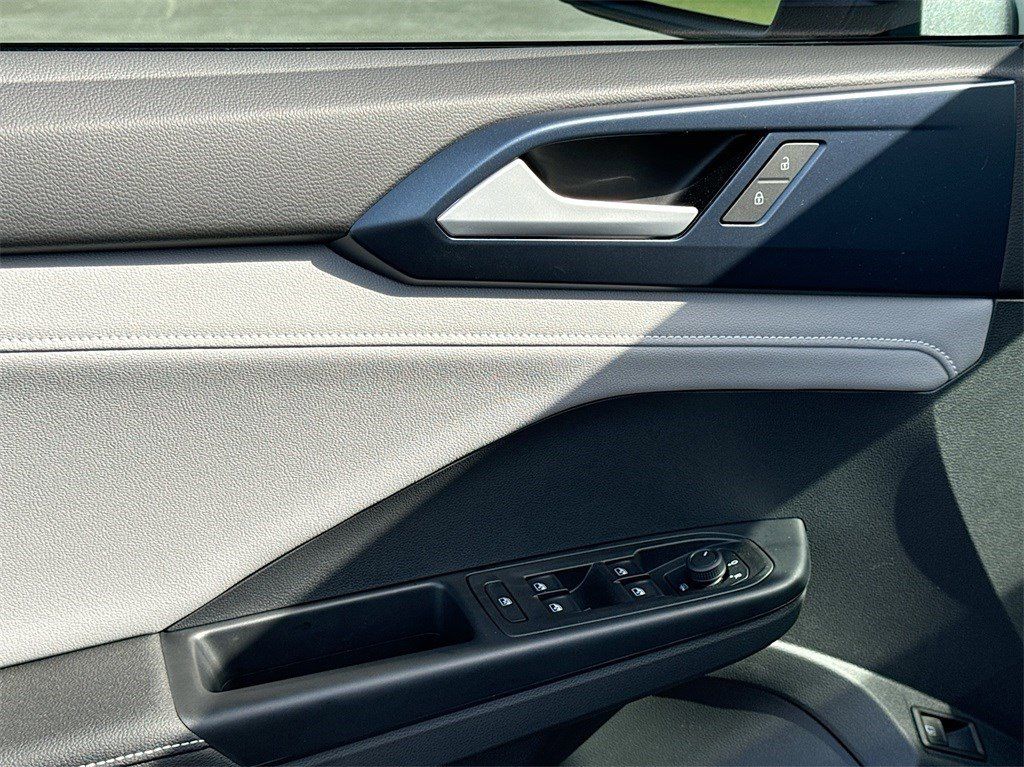 New 2024 Black Pearl Volkswagen 1.5T SE image 18