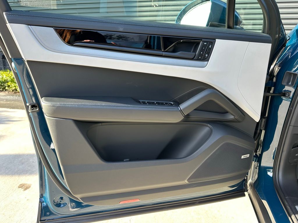 Thumbnail: 2026 Porsche Cayenne - 18