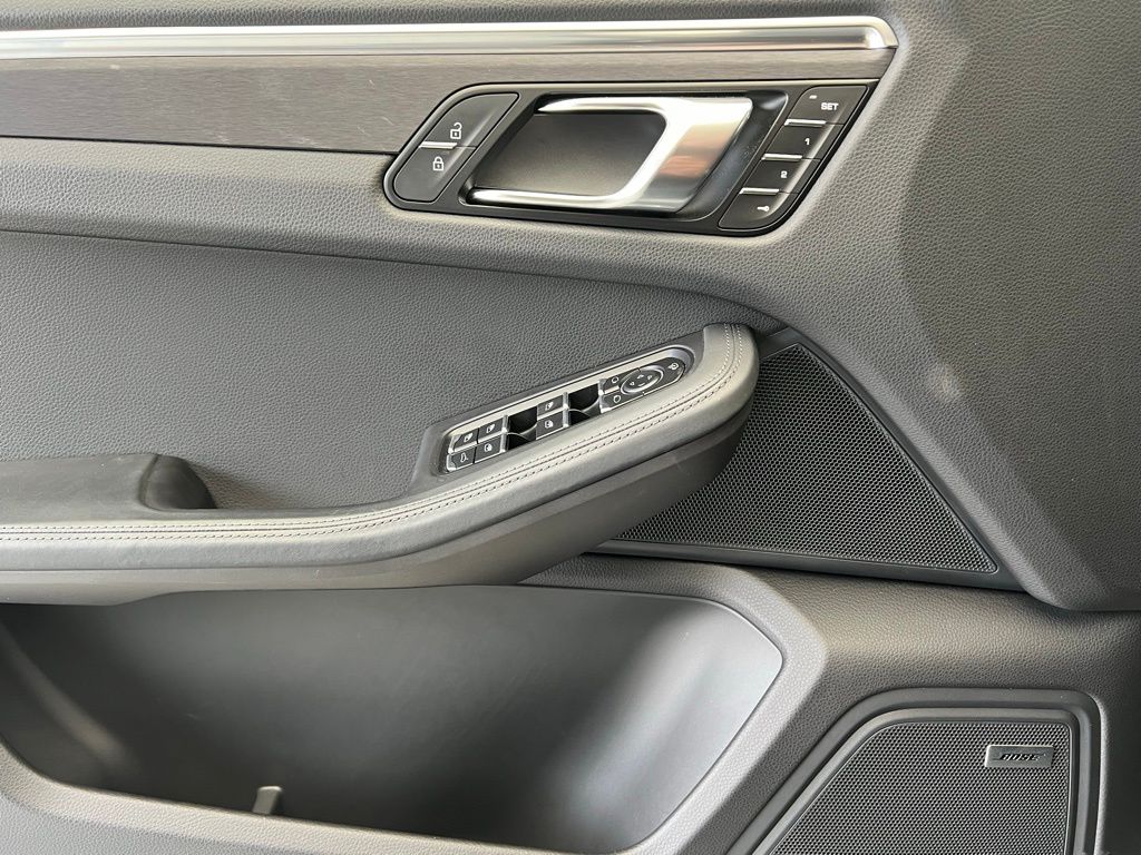 Thumbnail: 2023 Porsche Macan - 19