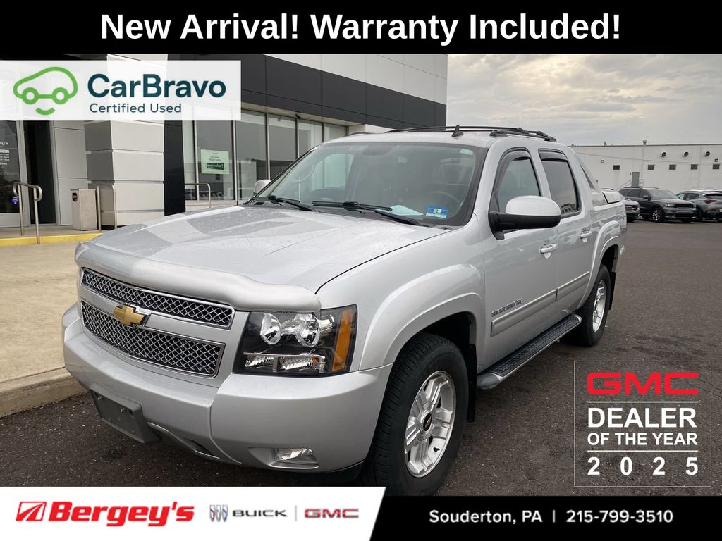 Silver Ice Metallic 2013 Chevrolet Avalanche Pickup Truck Four-Wheel Drive 6-Speed Automatic