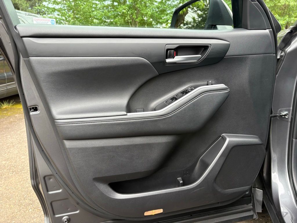2024 Toyota Highlander Hybrid XLE
