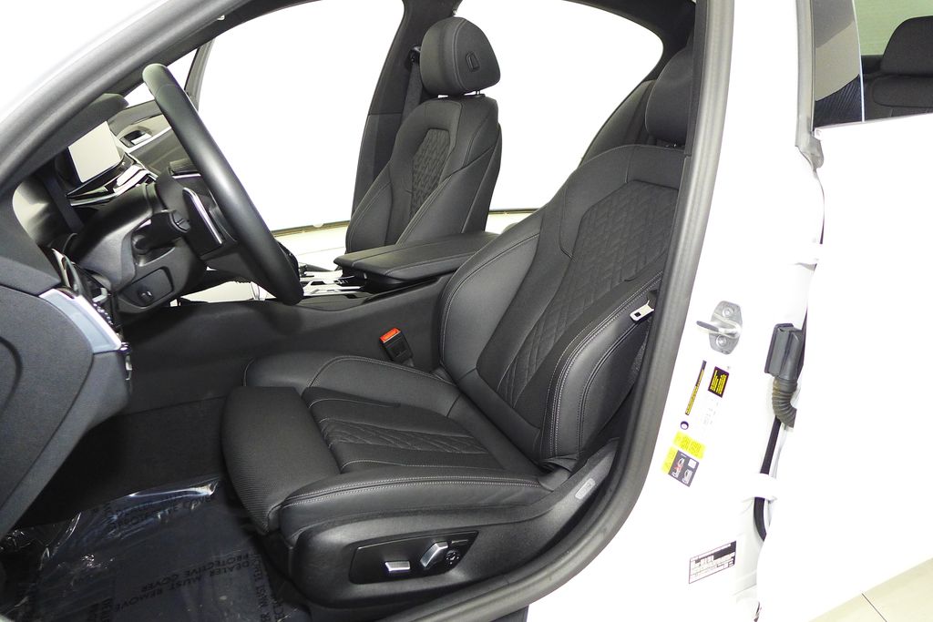 Thumbnail: 2023 BMW 5 Series - 21