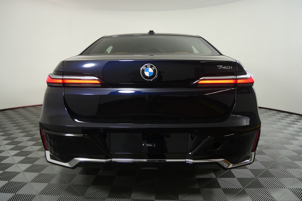 Thumbnail: 2025 BMW 7 Series - 4