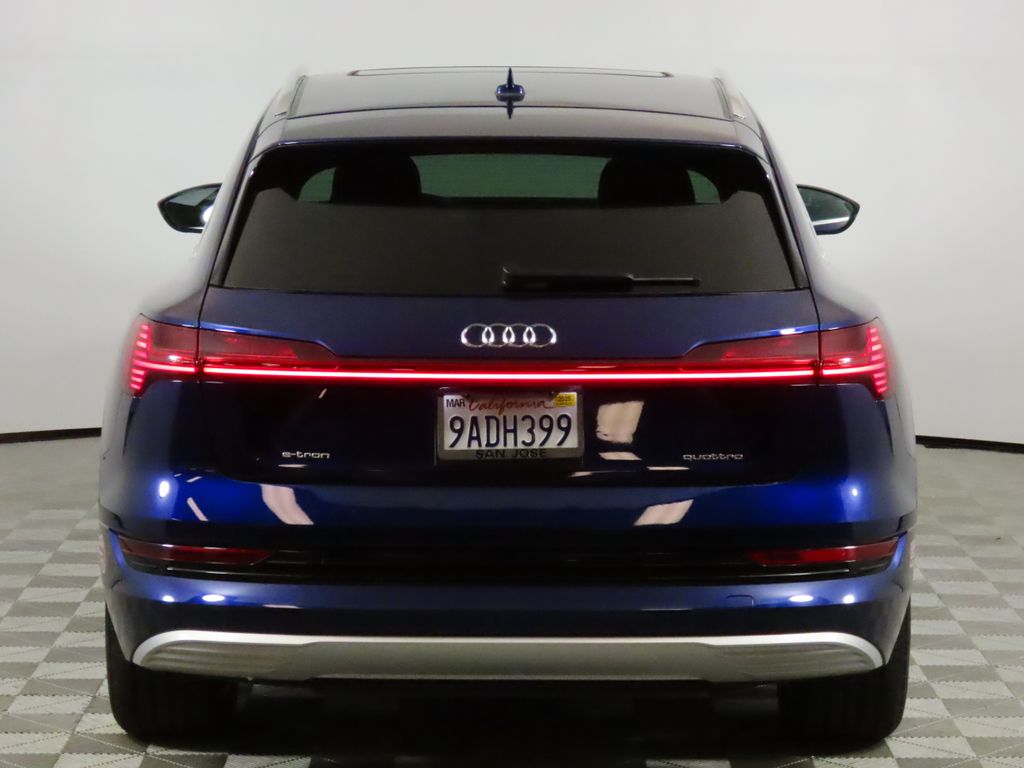 Thumbnail: 2022 Audi e-tron - 4