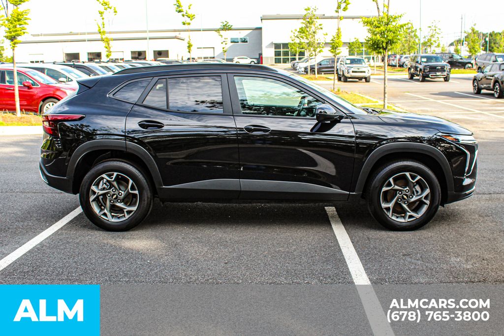 Used 2025 Black Chevrolet LT image 9