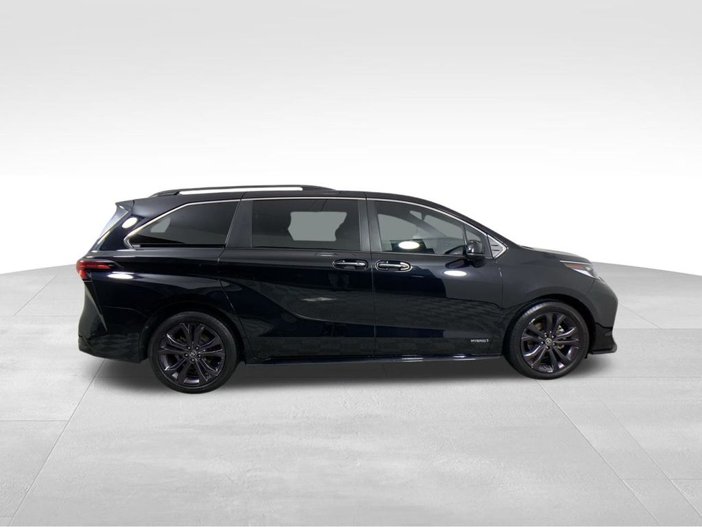 2021 Toyota Sienna XSE 7